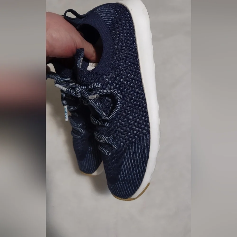 Native shoes for women size 4.5